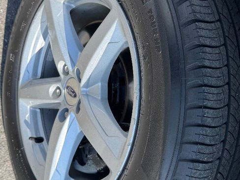 Used 2016 Ford Explorer XLT w/ Equipment Group 202A image 27