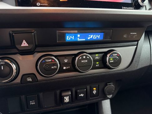 Used 2022 Toyota Tacoma TRD Off-Road image 17