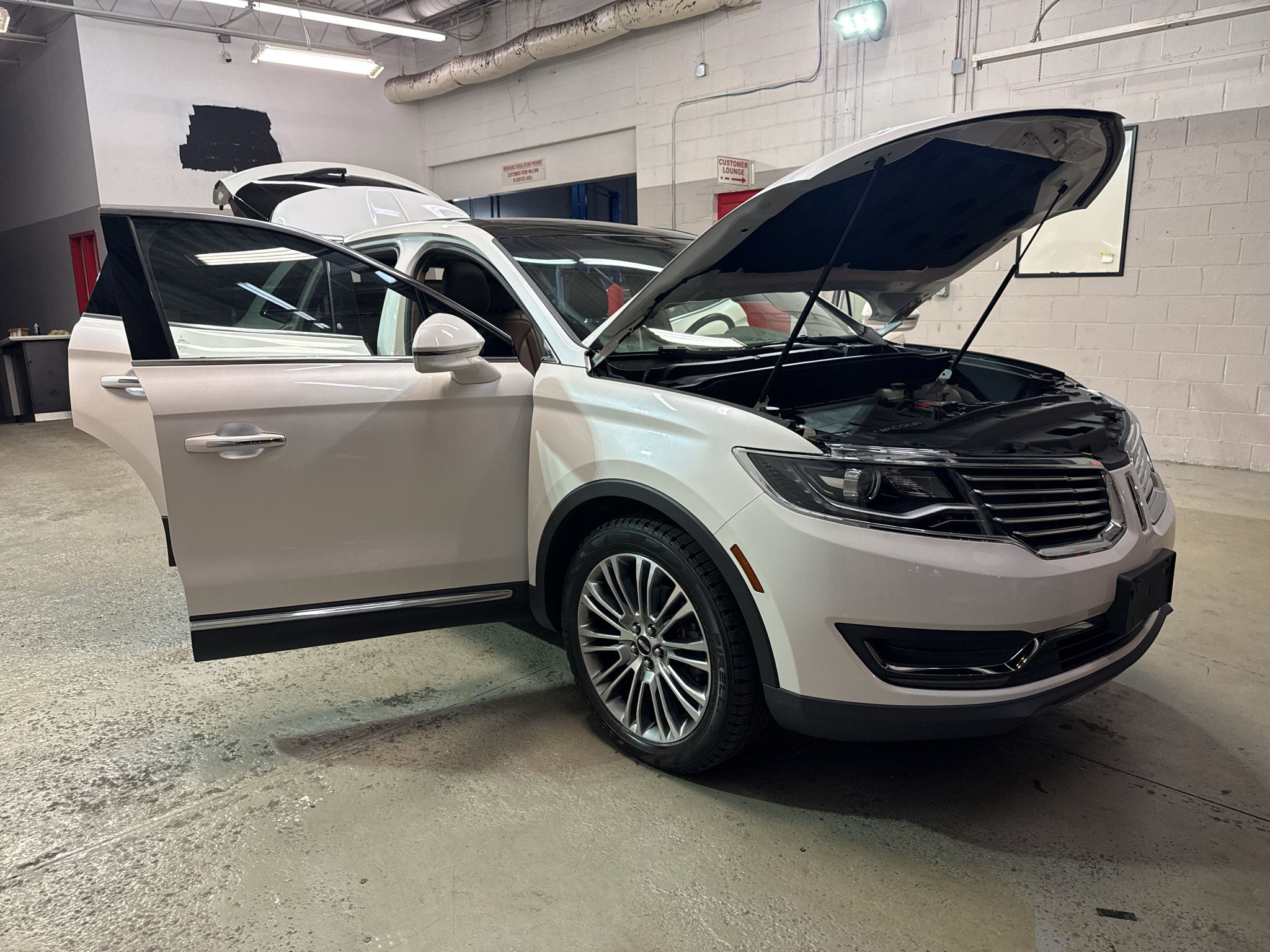 Used 2017 Lincoln MKX Reserve w/ Lincoln MKX Climate Package AWD/4WD image 9