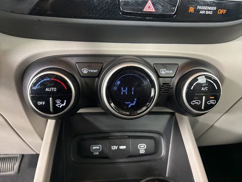 Used 2025 Hyundai Venue SEL FWD image 18