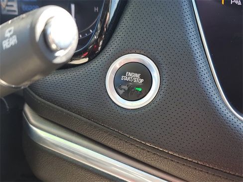 Used 2017 Cadillac XT5 Luxury image 30