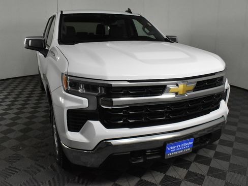 Used 2025 Chevrolet Silverado 1500 LT image 3