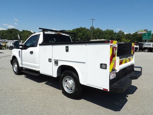 Used 2018 Ford F250 XL w/ Power Equipment Group RWD image 4