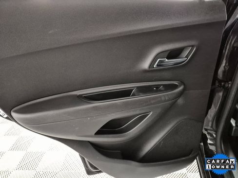 Used 2019 Chevrolet Trax LT w/ LT Convenience Package image 23