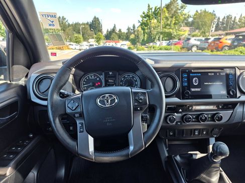 Used 2016 Toyota Tacoma TRD Sport AWD/4WD image 13