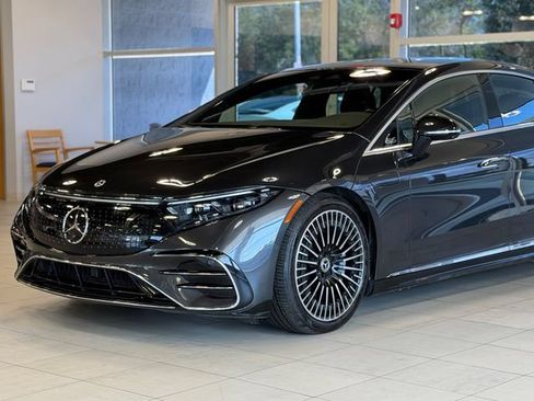 Used 2022 Mercedes-Benz EQS 580 4MATIC Sedan w/ Exclusive Trim Package image 3