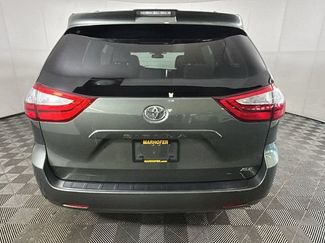 Used 2019 Toyota Sienna XLE FWD video 3