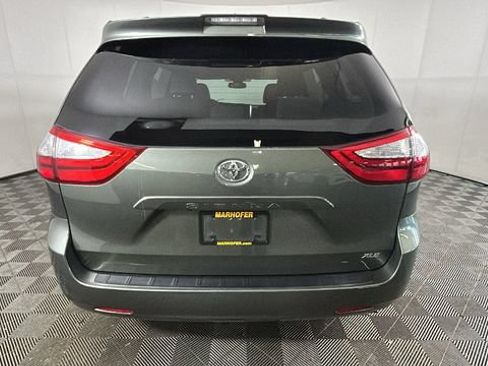 Used 2019 Toyota Sienna XLE FWD image 3