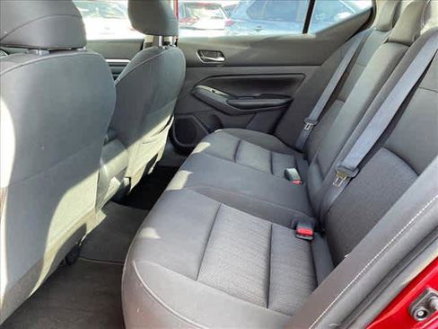 Used 2022 Nissan Altima 2.5 SV FWD image 12