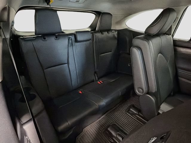 Certified 2026 Toyota Highlander Limited AWD/4WD image 22