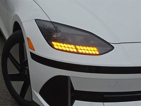 New 2025 Hyundai Ioniq 6 SE image 30