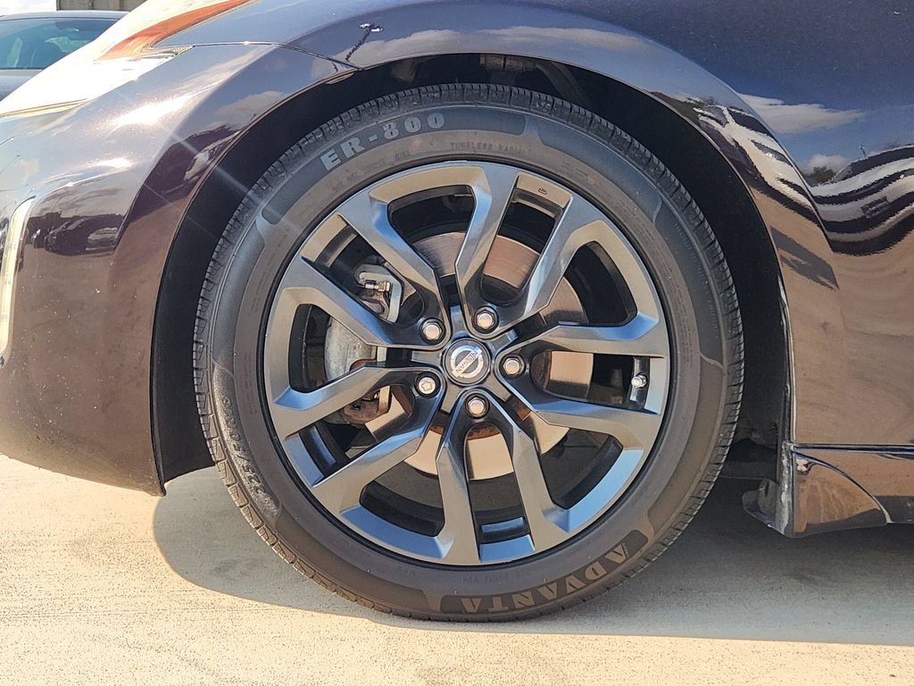 Used 2016 Nissan 370Z Touring RWD image 11