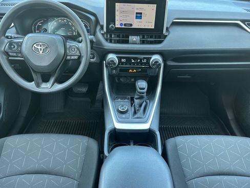 Used 2025 Toyota RAV4 XLE AWD/4WD image 15