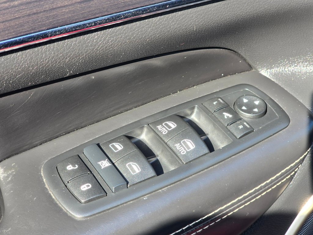 Used 2017 Jeep Grand Cherokee Overland w/ Jeep Active Safety Group AWD/4WD image 35