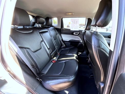Certified 2022 Jeep Compass Limited AWD/4WD image 18