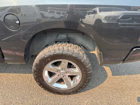 Used 2018 RAM 1500 Express w/ Express Value Package AWD/4WD image 9
