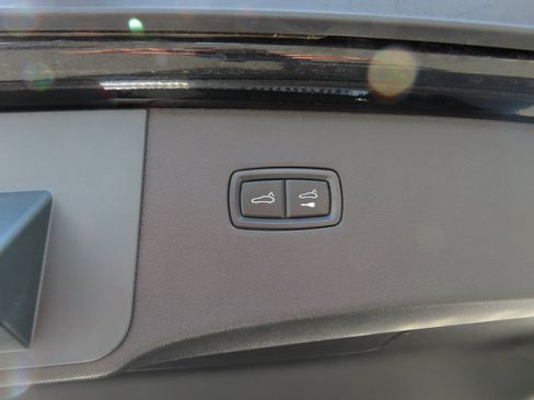 Used 2024 Porsche Cayenne Coupe image 43