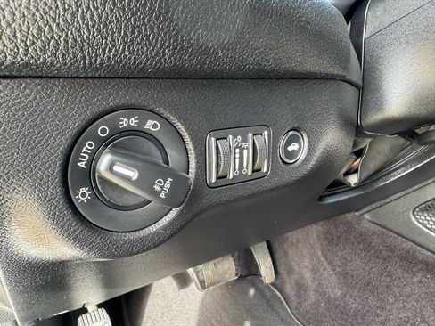 Used 2019 Dodge Challenger R/T image 21