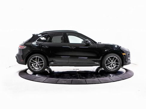 Certified 2024 Porsche Macan image 8