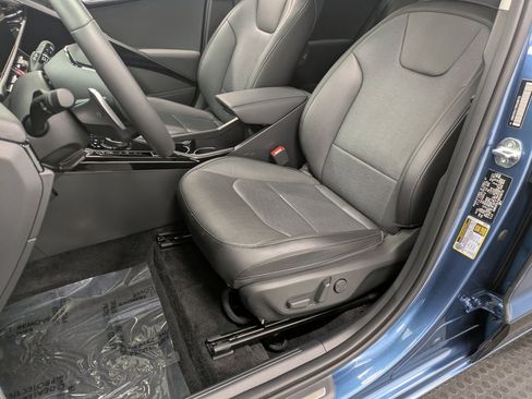 Certified 2024 Kia Niro SX Touring image 10