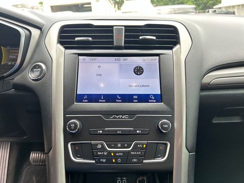 Used 2019 Ford Fusion SE FWD image 15