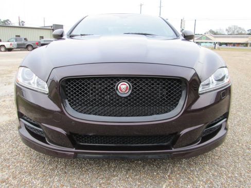 Used 2015 Jaguar XJ image 36