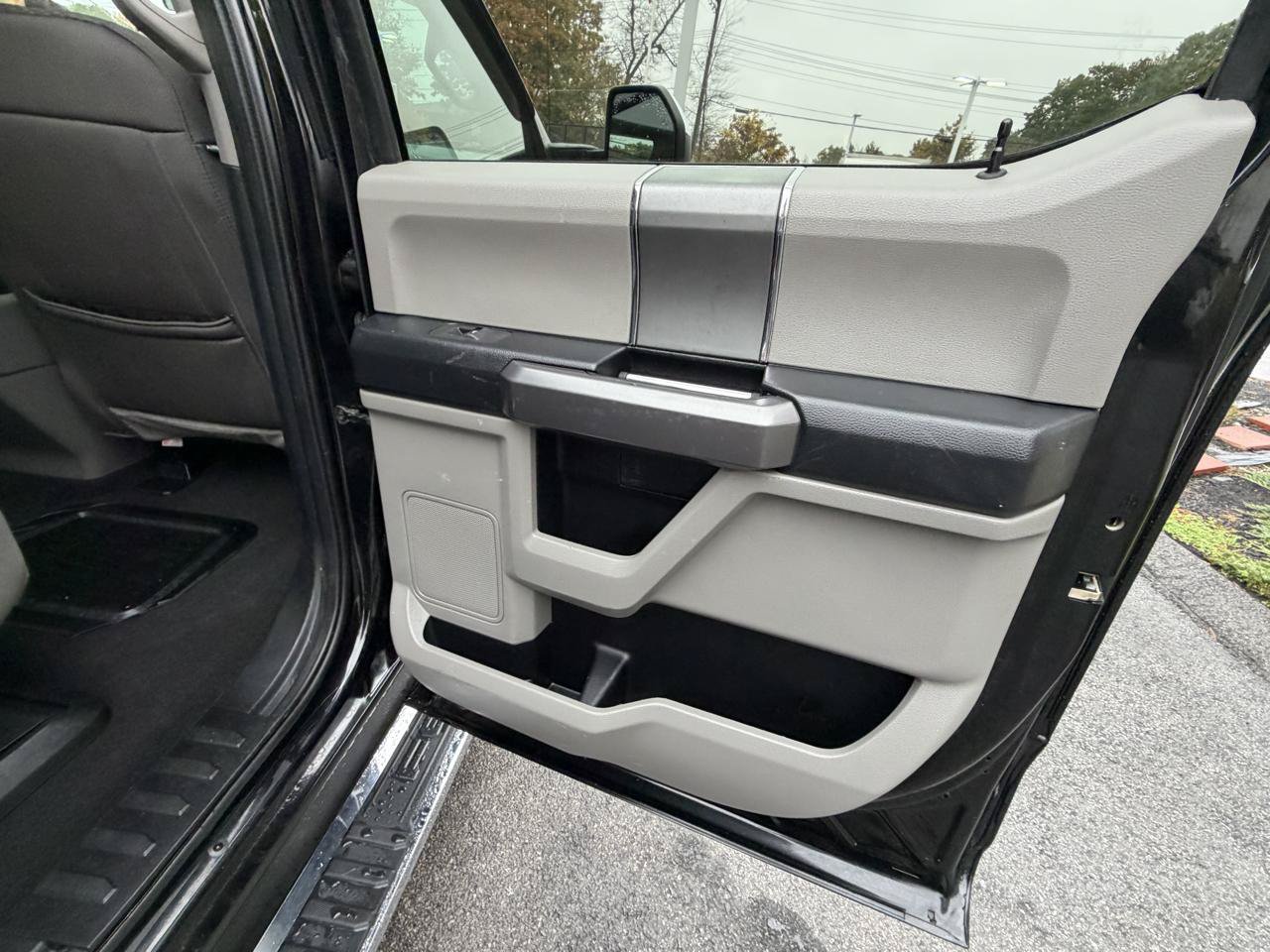 Used 2021 Ford F350 XLT w/ XLT Premium Package AWD/4WD image 38