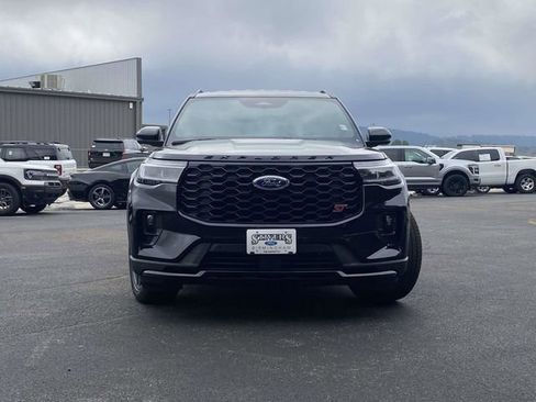Certified 2025 Ford Explorer ST image 9