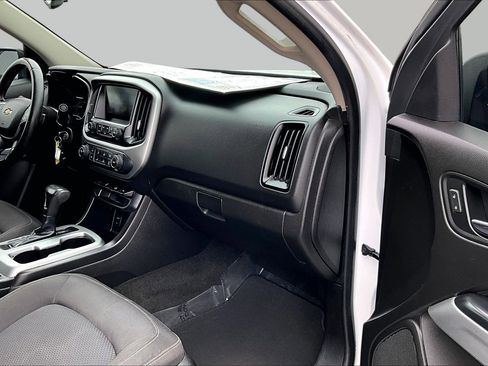 Used 2016 Chevrolet Colorado LT w/ LT Convenience Package RWD image 15
