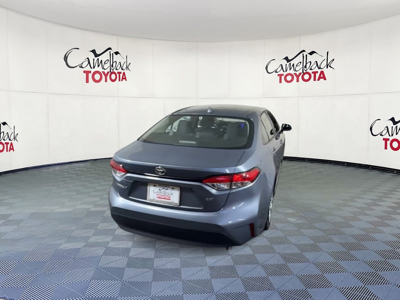 Used 2025 Toyota Corolla LE FWD image 3