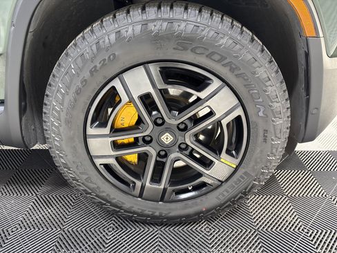 Used 2023 Rivian R1T Adventure image 11