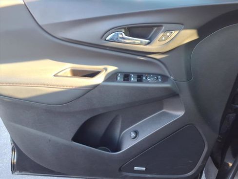 Used 2022 Chevrolet Equinox RS w/ RS Leather Package image 23