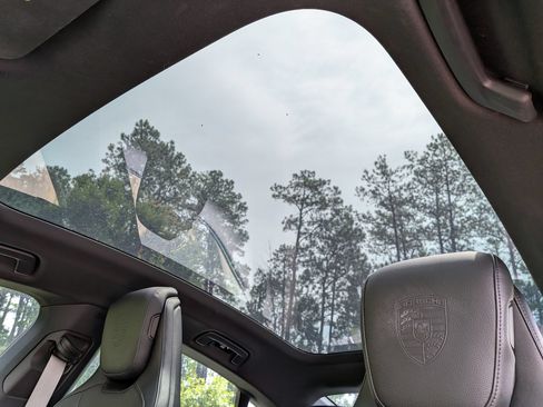 Used 2022 Porsche Taycan RWD image 19