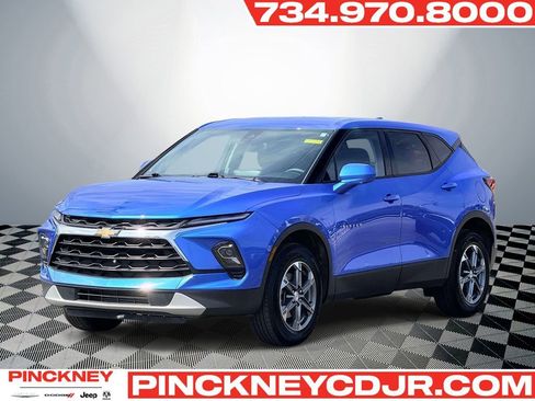 Used 2025 Chevrolet Blazer LT FWD image 1