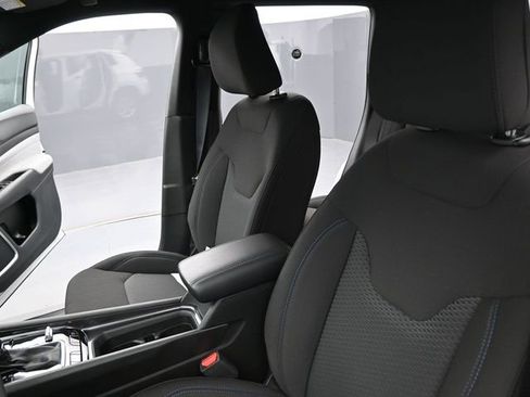 Used 2025 Jeep Compass Sport AWD/4WD image 24