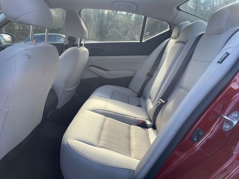 Used 2025 Nissan Altima 2.5 SV image 24