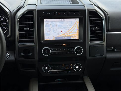 Used 2021 Ford Expedition XLT image 16