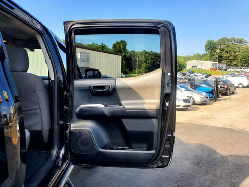 Used 2016 Toyota Tacoma SR5 w/ Towing Package RWD image 17