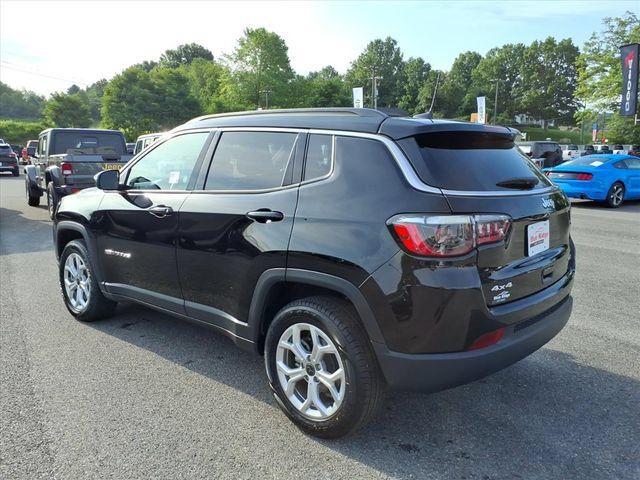 Used 2025 Jeep Compass Latitude w/ Sun & Sound Group AWD/4WD image 7