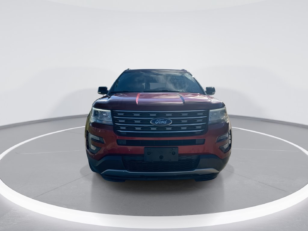 Used 2017 Ford Explorer XLT w/ Equipment Group 202A AWD/4WD image 3