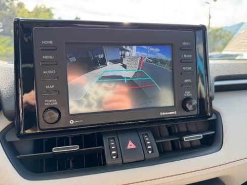 Used 2021 Toyota RAV4 XLE Premium image 31