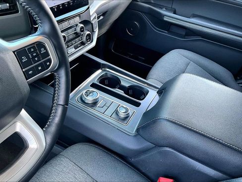 Used 2024 Ford Expedition XLT AWD/4WD image 19