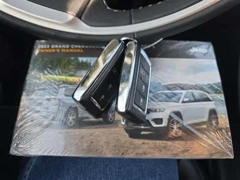 Used 2023 Jeep Grand Cherokee Altitude AWD/4WD image 14