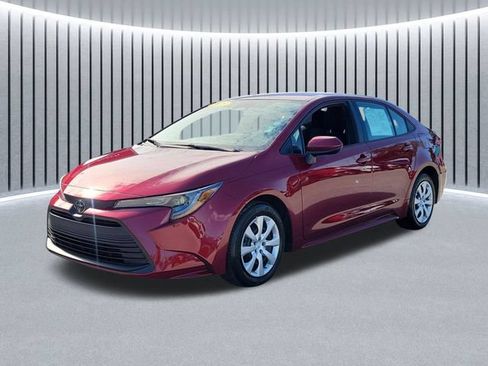 Used 2025 Toyota Corolla LE FWD image 2