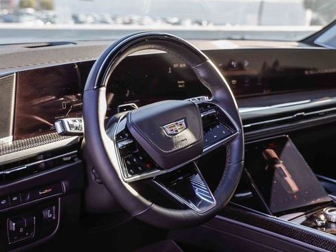 Used 2025 Cadillac Escalade V AWD/4WD image 25