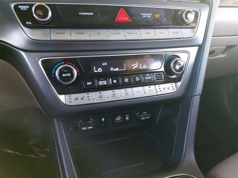 Used 2019 Hyundai Sonata Limited image 22