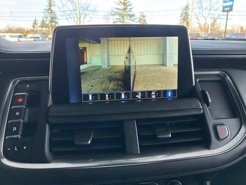 Used 2023 Chevrolet Suburban Z71 w/ Luxury Package image 21