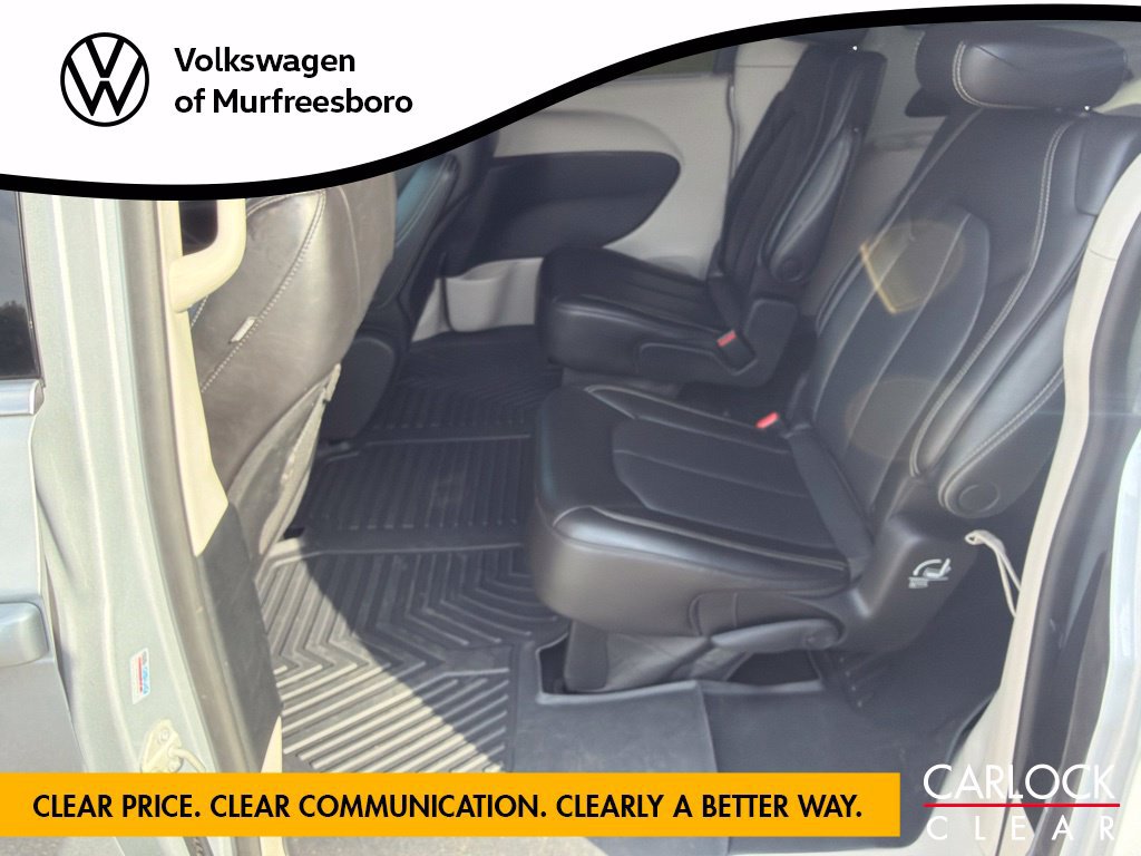 Used 2023 Chrysler Pacifica Touring-L FWD image 24