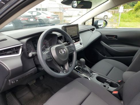 Used 2025 Toyota Corolla LE FWD image 18