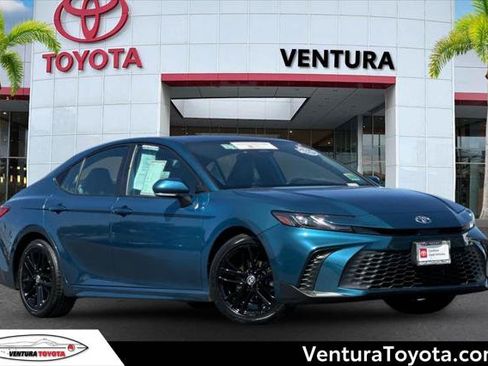 Certified 2025 Toyota Camry SE FWD image 1